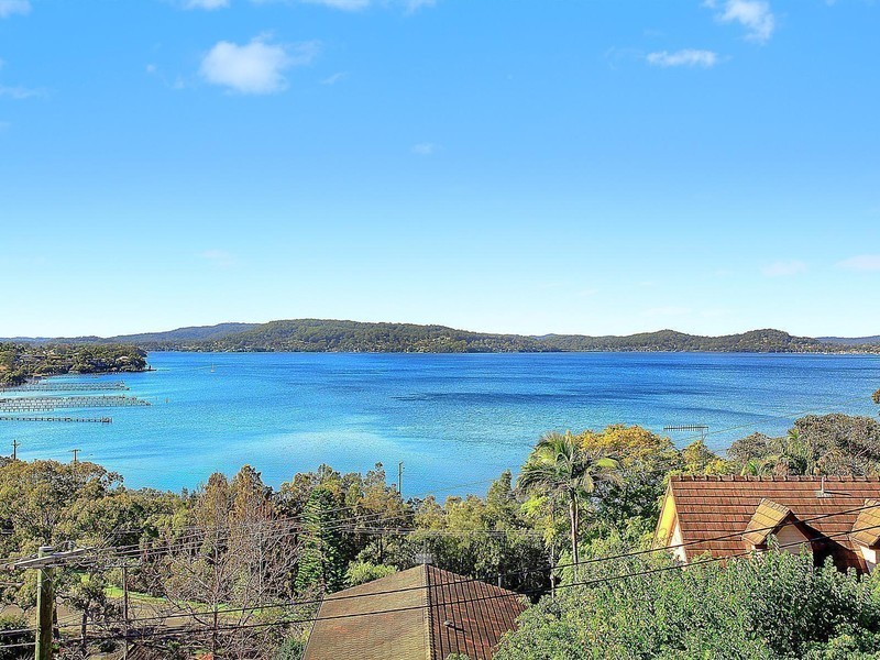 10 Sandstone Crescent, Tascott NSW 2250