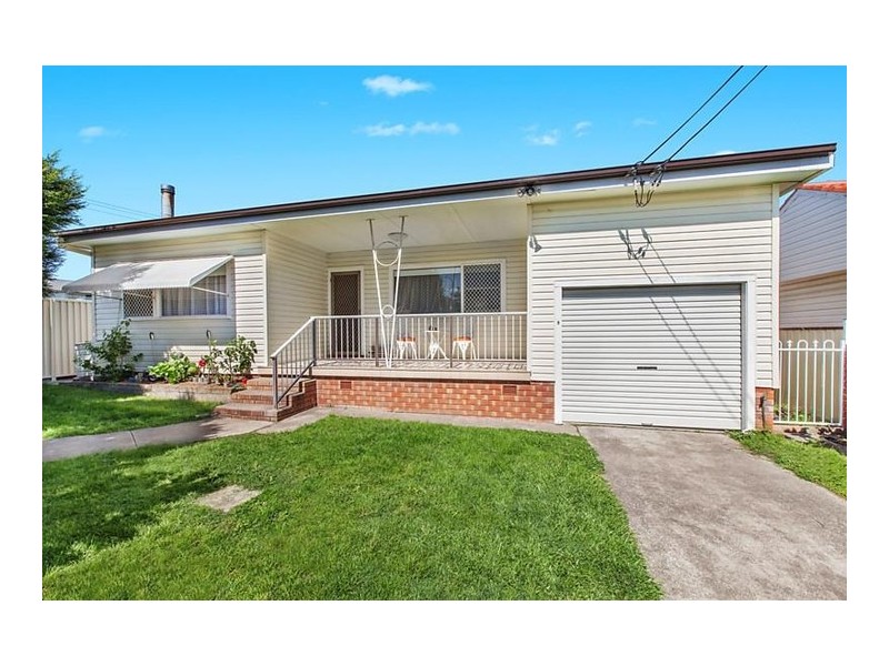 33 Holmes Avenue, Toukley NSW 2263