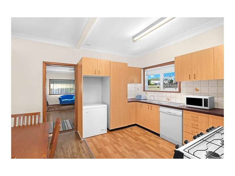 33 Holmes Avenue, Toukley NSW 2263