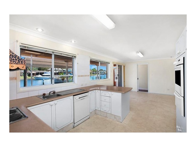 70 Helmsman Boulevard, St Huberts Island NSW 2257
