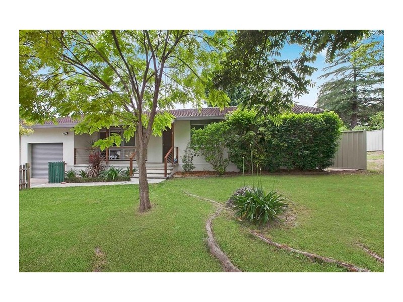 1 Sunland Place, Wyoming NSW 2250