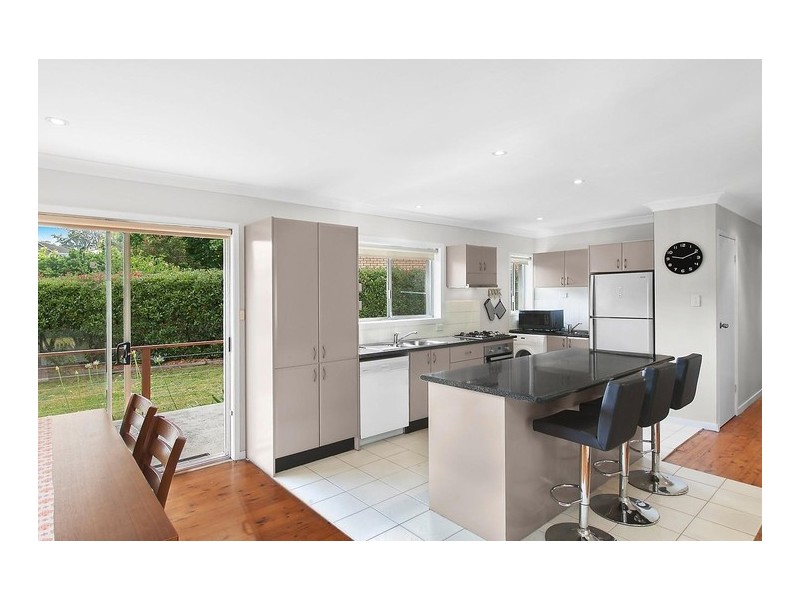 1 Sunland Place, Wyoming NSW 2250