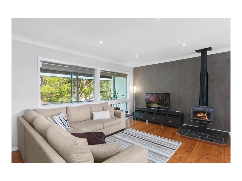 1 Sunland Place, Wyoming NSW 2250