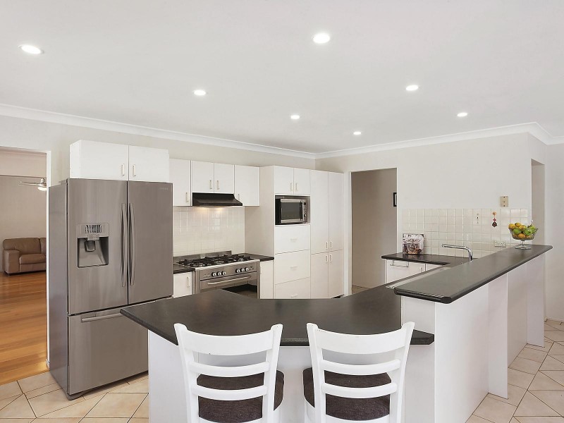 6 Research Rd, Narara NSW 2250