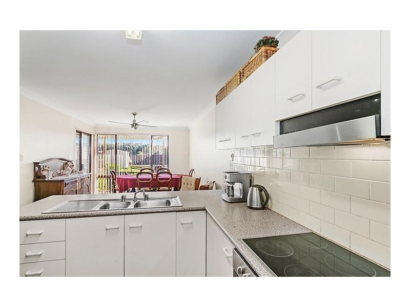 2/34 Bronzewing Drive, Erina NSW 2250