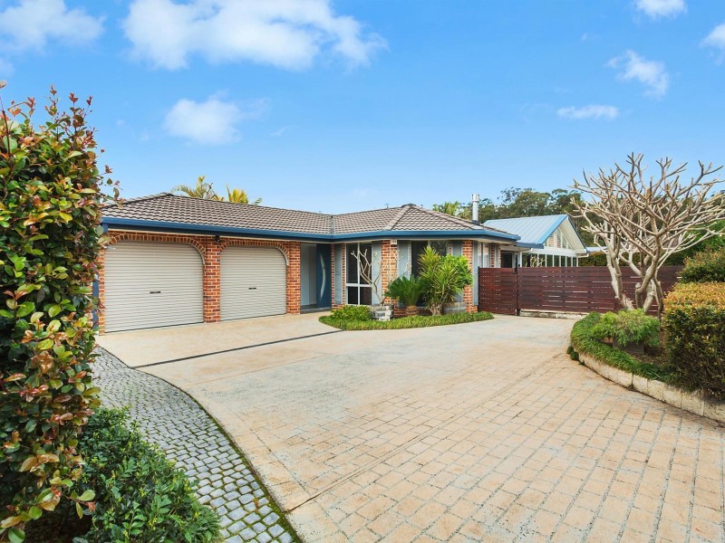 3 John Howe Place, Point Clare NSW 2250