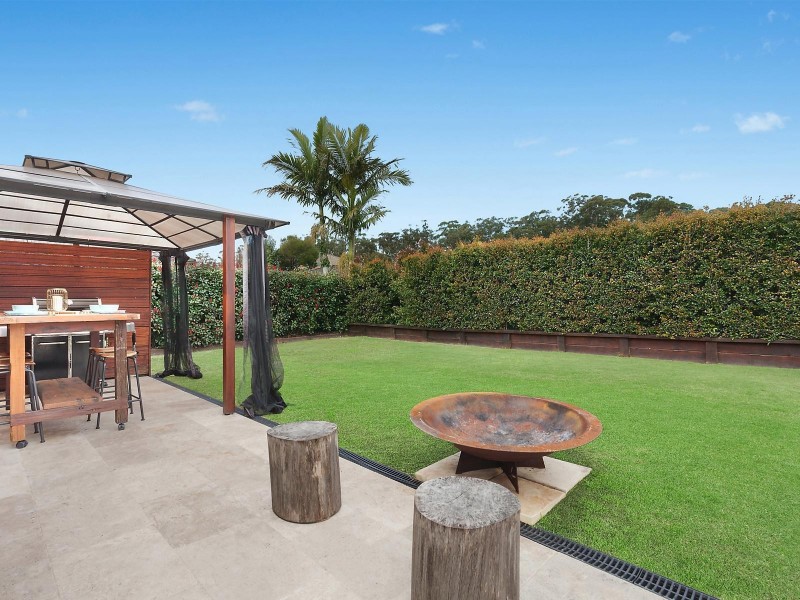 3 John Howe Place, Point Clare NSW 2250