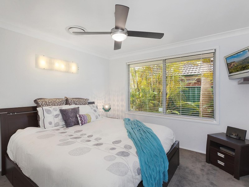 3 John Howe Place, Point Clare NSW 2250