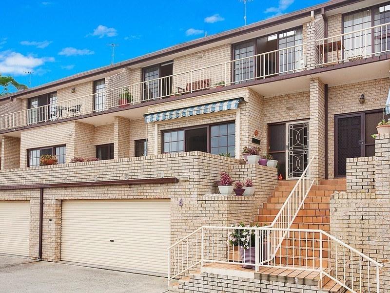 4/1 Joseph Lloyd Close, Gosford NSW 2250