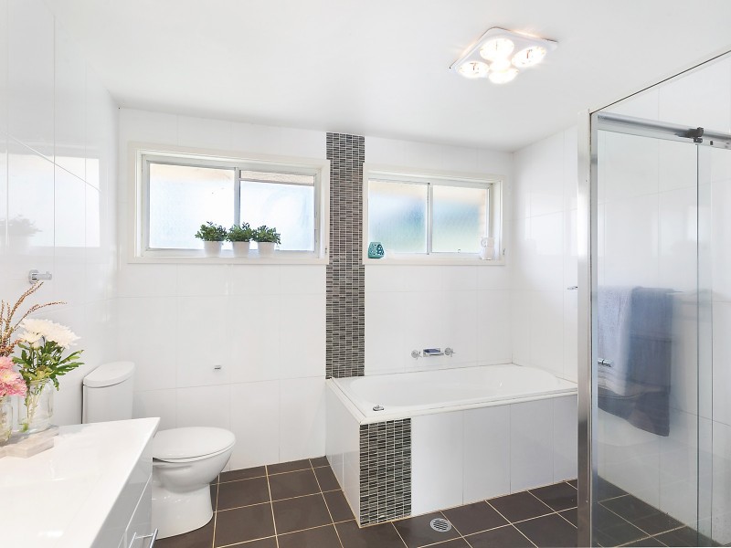 17 Mindaree Avenue, Wyoming NSW 2250