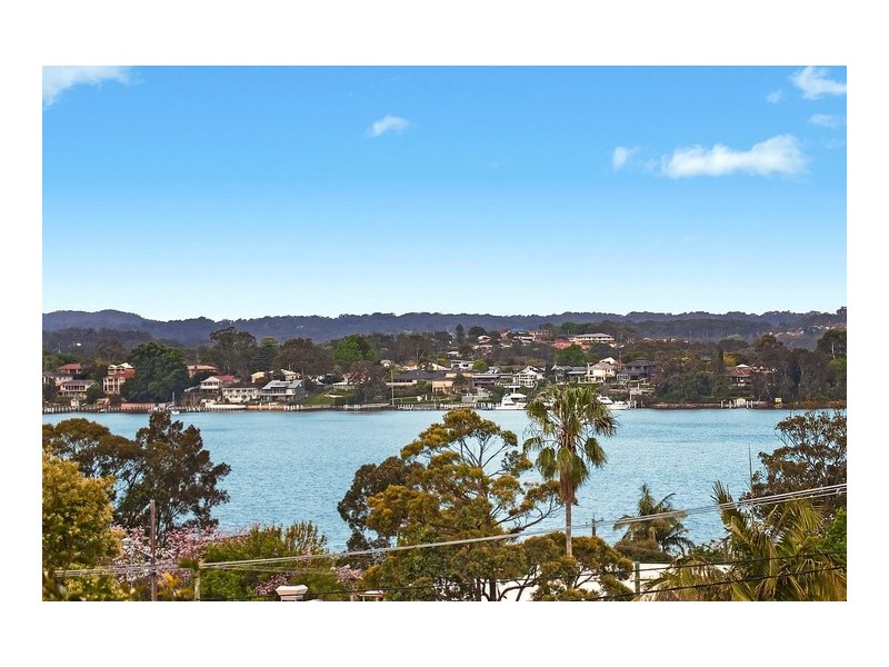 37 Nioka Avenue, Point Clare NSW 2250