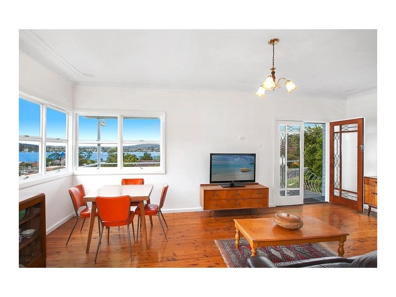 37 Nioka Avenue, Point Clare NSW 2250