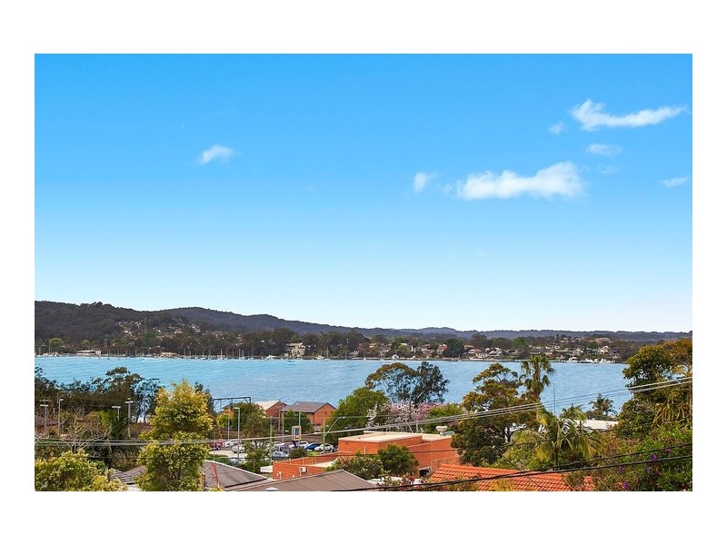 37 Nioka Avenue, Point Clare NSW 2250