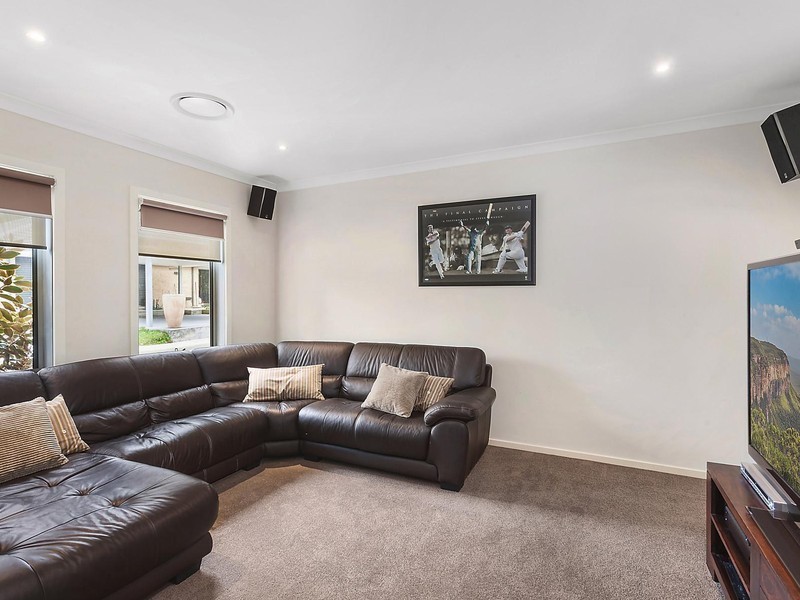 33 Monarchy Way, Narara NSW 2250