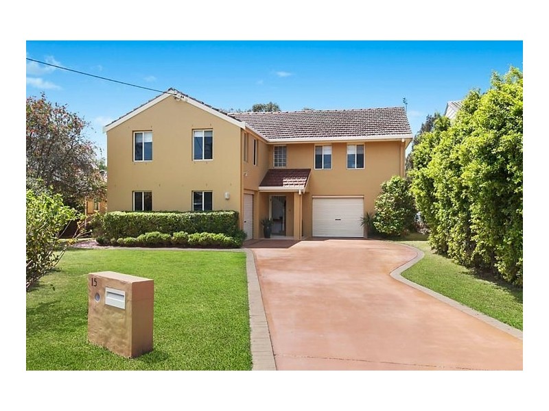 15 Bayside Drive, Green Point NSW 2251