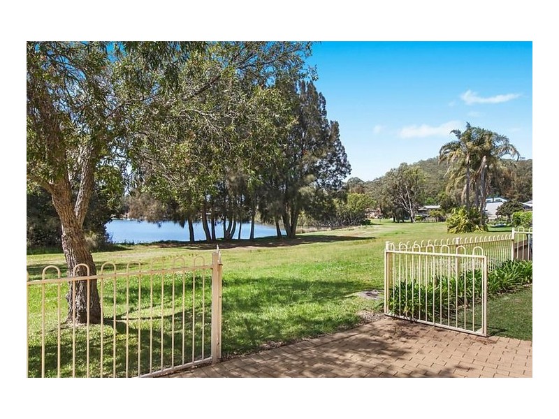 15 Bayside Drive, Green Point NSW 2251
