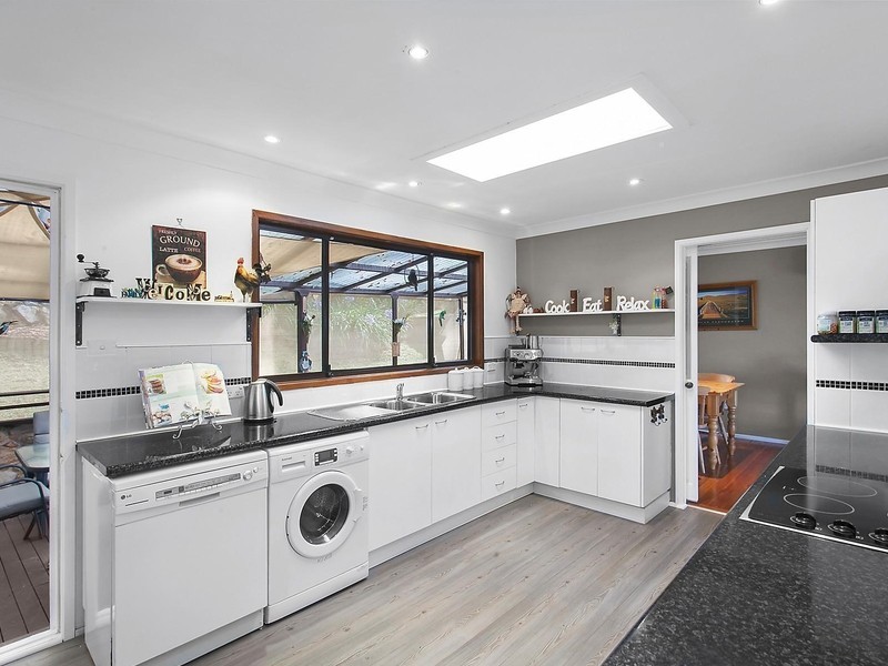 5 Dana Close, Wyoming NSW 2250