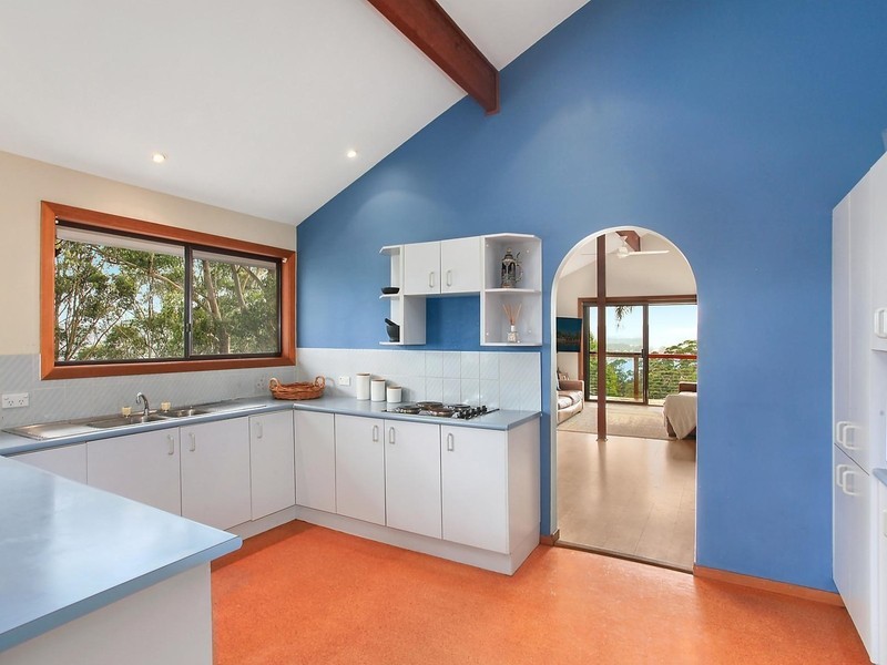 15 Fiona Street, Point Clare NSW 2250