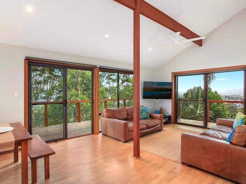 15 Fiona Street, Point Clare NSW 2250