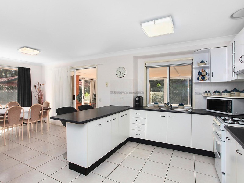 11 Courtney Place, Lisarow NSW 2250