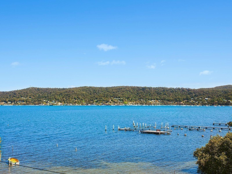 10A Noonan Point Avenue, Point Clare NSW 2250