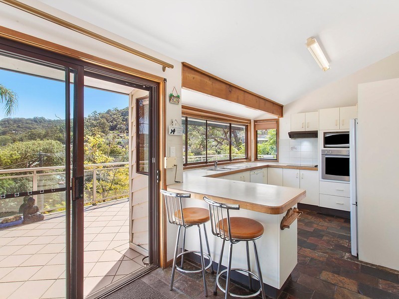 10A Noonan Point Avenue, Point Clare NSW 2250