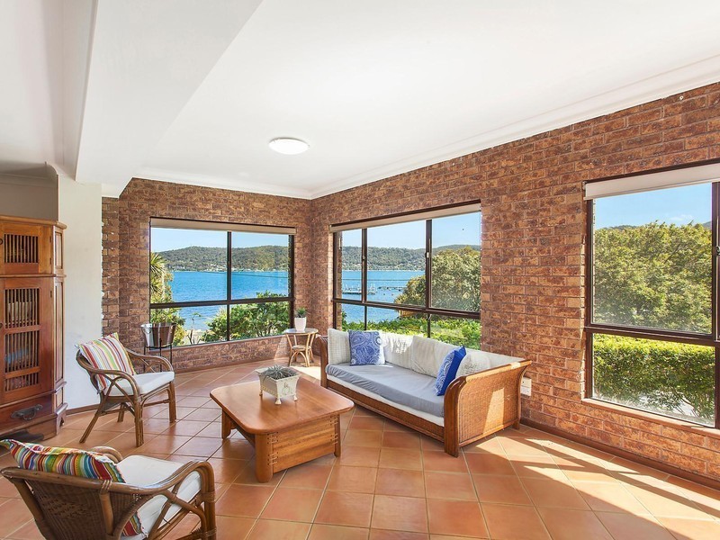 10A Noonan Point Avenue, Point Clare NSW 2250