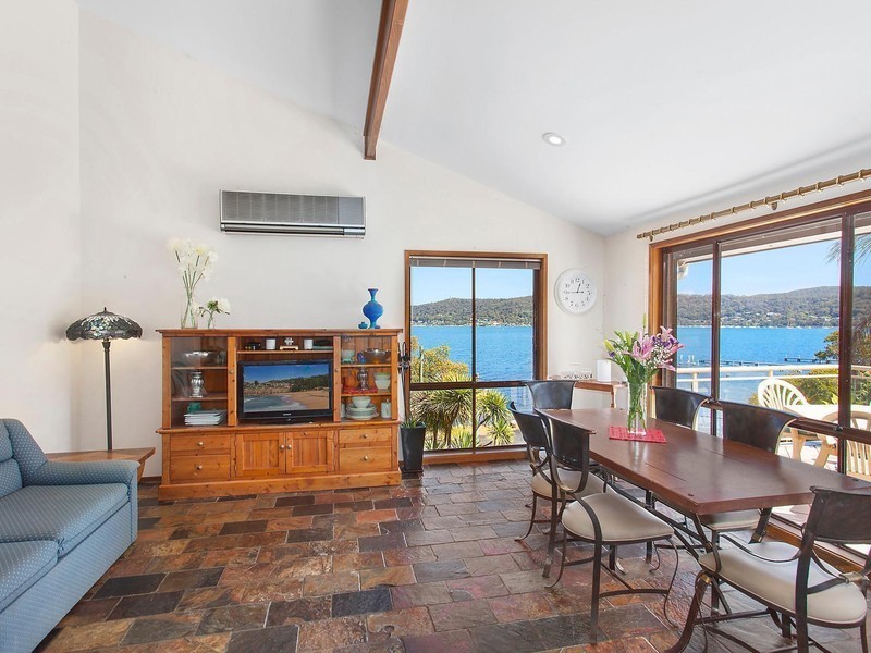 10A Noonan Point Avenue, Point Clare NSW 2250