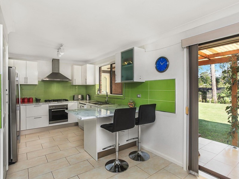 10 Fragar Avenue, Wyoming NSW 2250