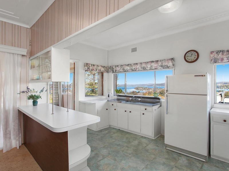 13 Bay View Avenue, East Gosford NSW 2250