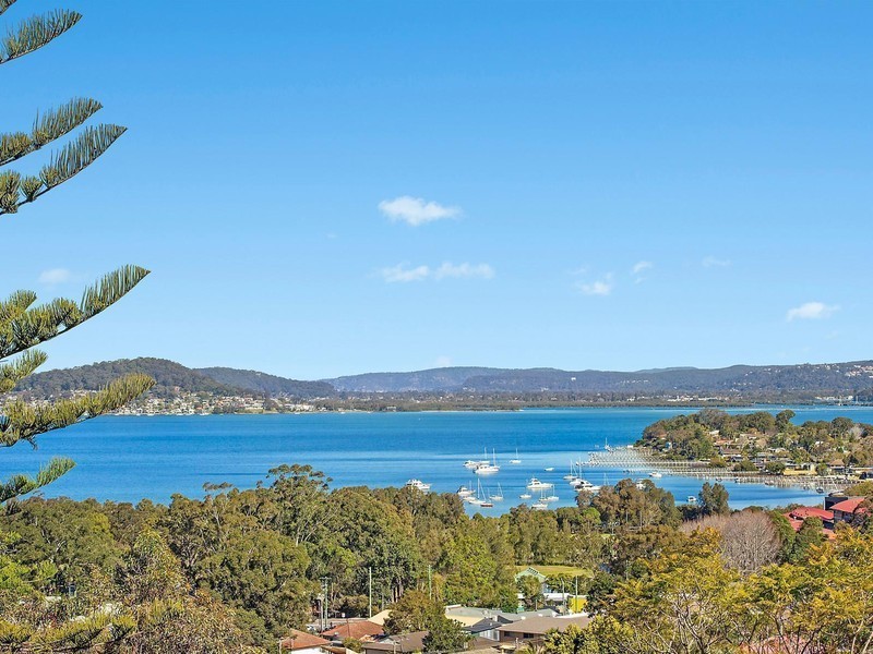13 Bay View Avenue, East Gosford NSW 2250