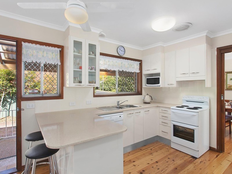 15 Brentwood Avenue, Point Clare NSW 2250