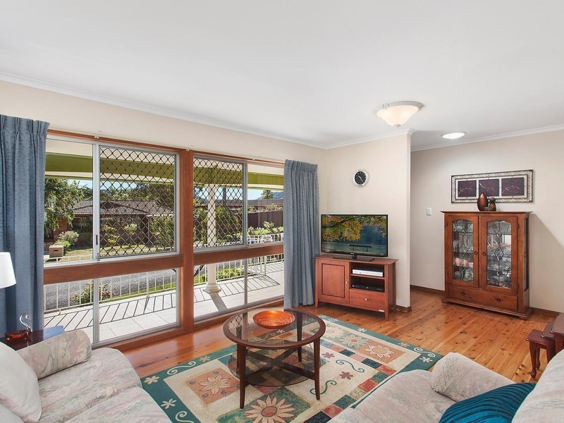 15 Brentwood Avenue, Point Clare NSW 2250