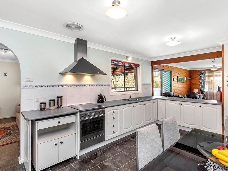 50 North Crescent, Wyoming NSW 2250