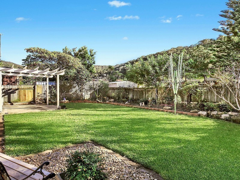 17 Blue Waters Parade, Tascott NSW 2250