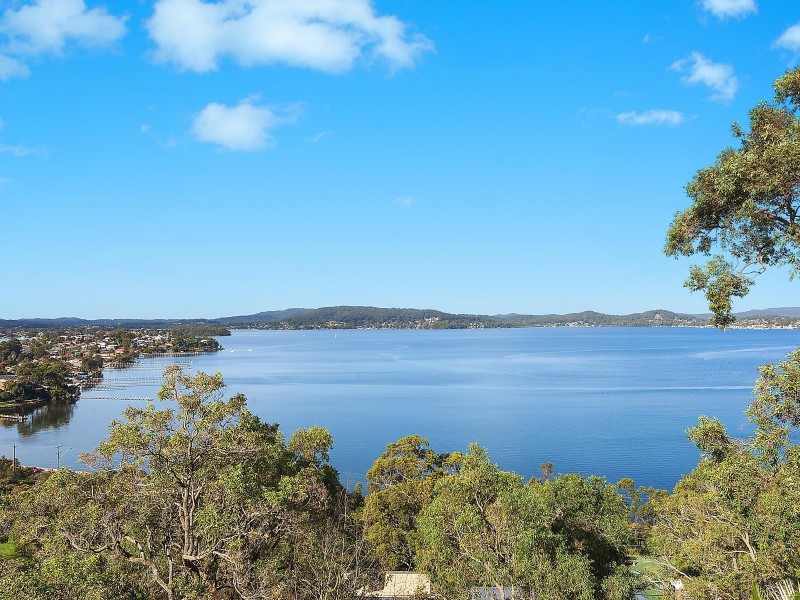 16 Sandstone Crescent, Tascott NSW 2250