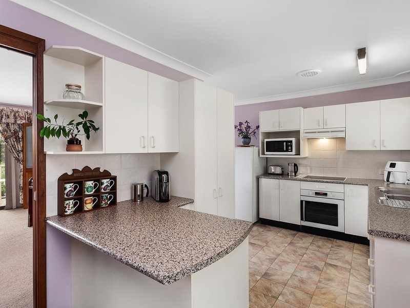 33 Tania Drive, Point Clare NSW 2250