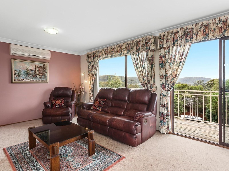 33 Tania Drive, Point Clare NSW 2250