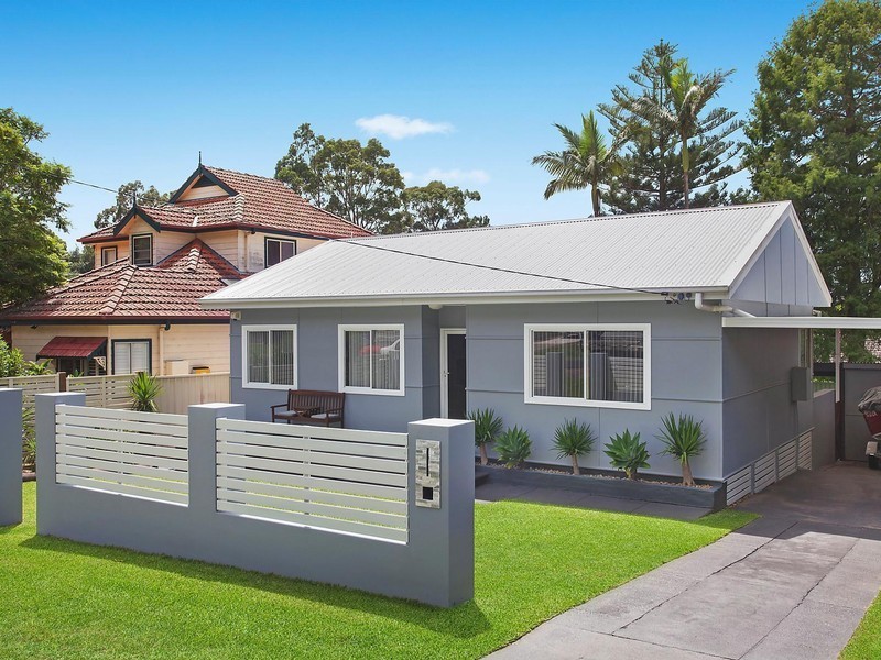 6 Nioka Avenue, Point Clare NSW 2250