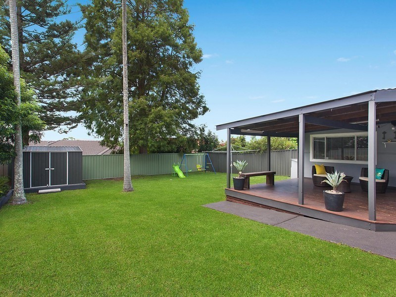 6 Nioka Avenue, Point Clare NSW 2250