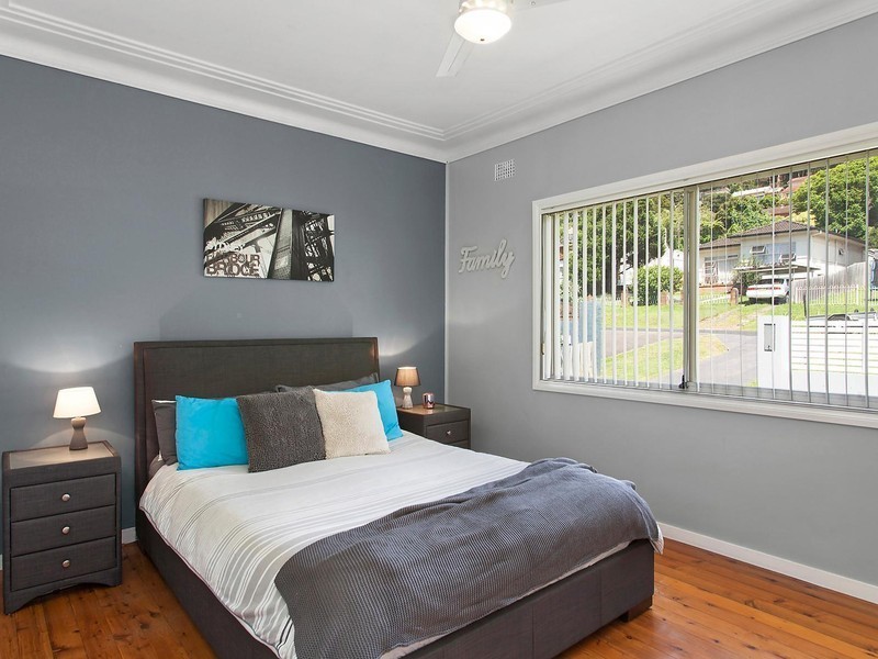 6 Nioka Avenue, Point Clare NSW 2250