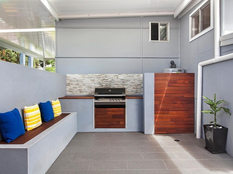 6 Nioka Avenue, Point Clare NSW 2250