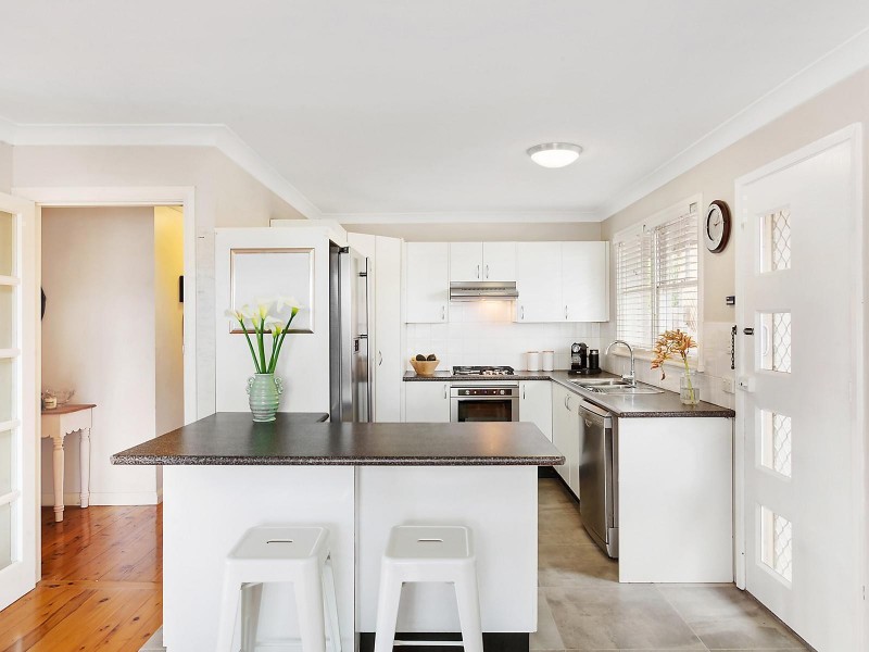 4 Kimpton Place, Wyoming NSW 2250