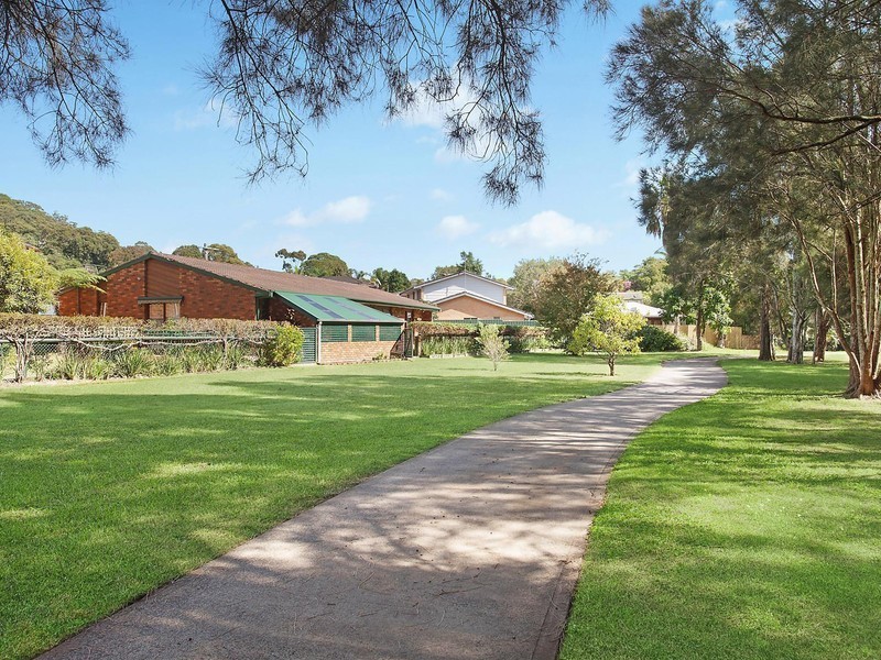 6 Clematis Place, Point Clare NSW 2250