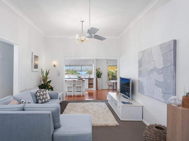 17 Nioka Avenue, Point Clare NSW 2250