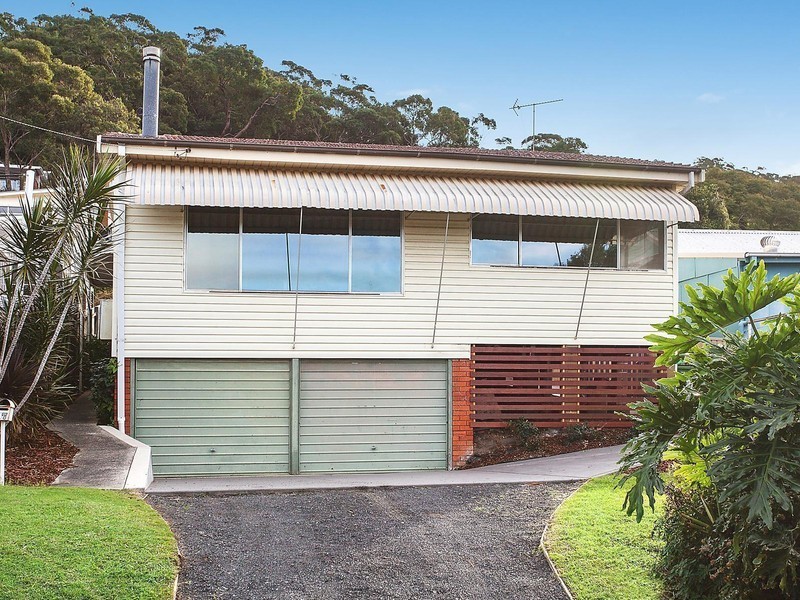 17 Nioka Avenue, Point Clare NSW 2250