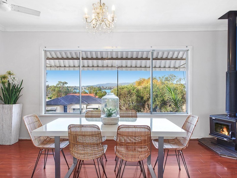 17 Nioka Avenue, Point Clare NSW 2250