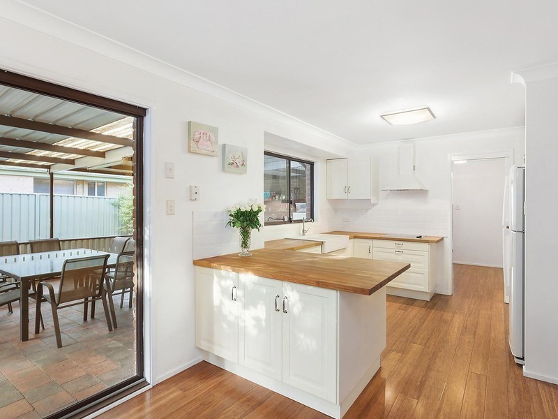 4 Robson Close, Point Clare NSW 2250