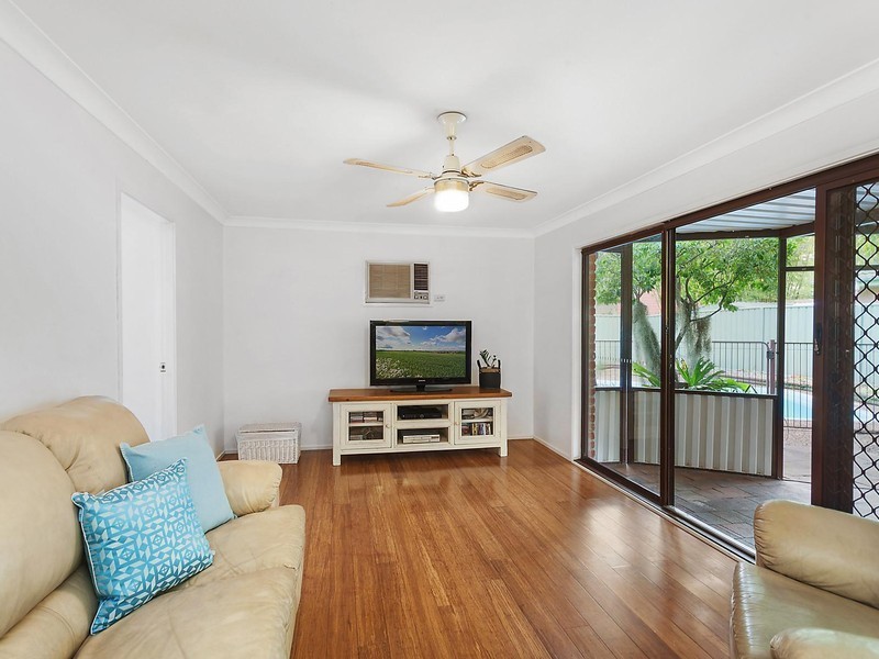4 Robson Close, Point Clare NSW 2250