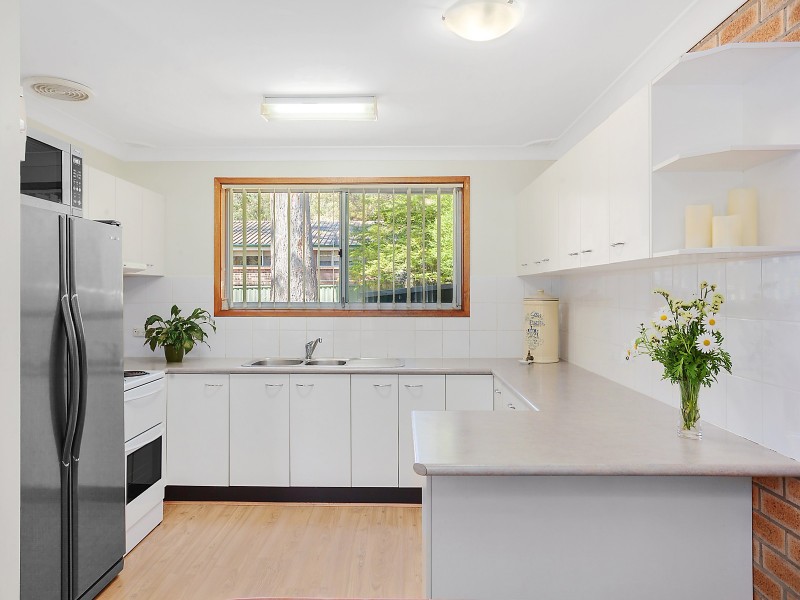 1/4 Kalawarra Road, Wyoming NSW 2250